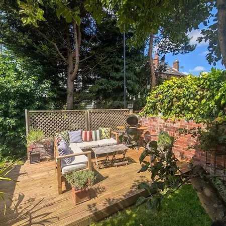 Stylish Victorian House With Garden In Chapel Allerton Holiday home *