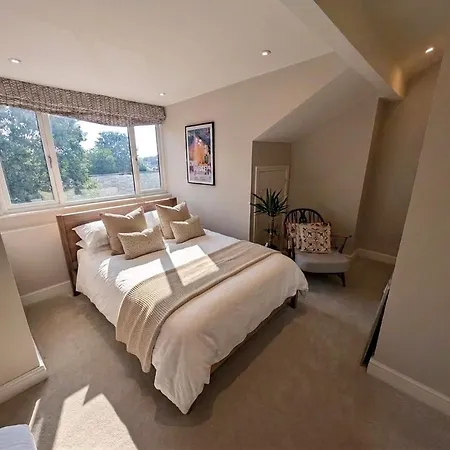 Holiday home Stylish Victorian House With Garden In Chapel Allerton *