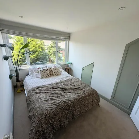 Stylish Victorian House With Garden In Chapel Allerton Holiday home Leeds (West Yorkshire)