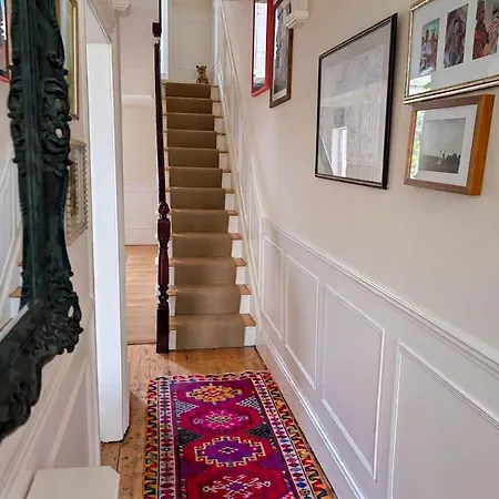 Stylish Victorian House With Garden In Chapel Allerton