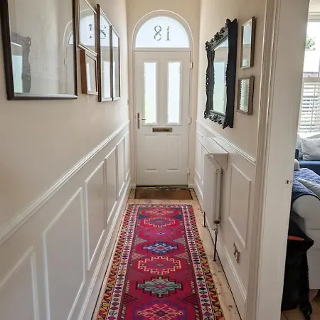 Holiday home Stylish Victorian House With Garden In Chapel Allerton